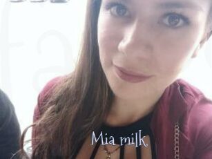 Mia_milk